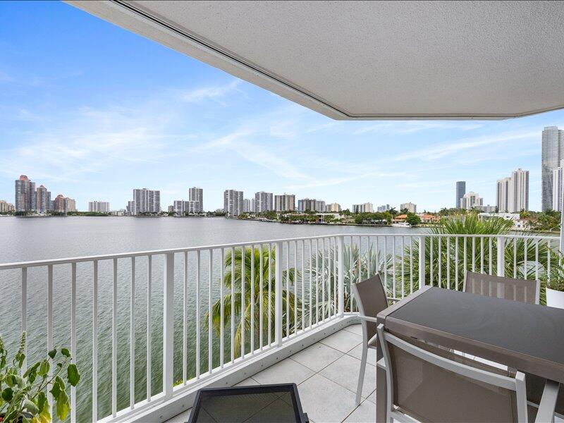 LES PELICANS (THE PELICANS) CONDO - Residential