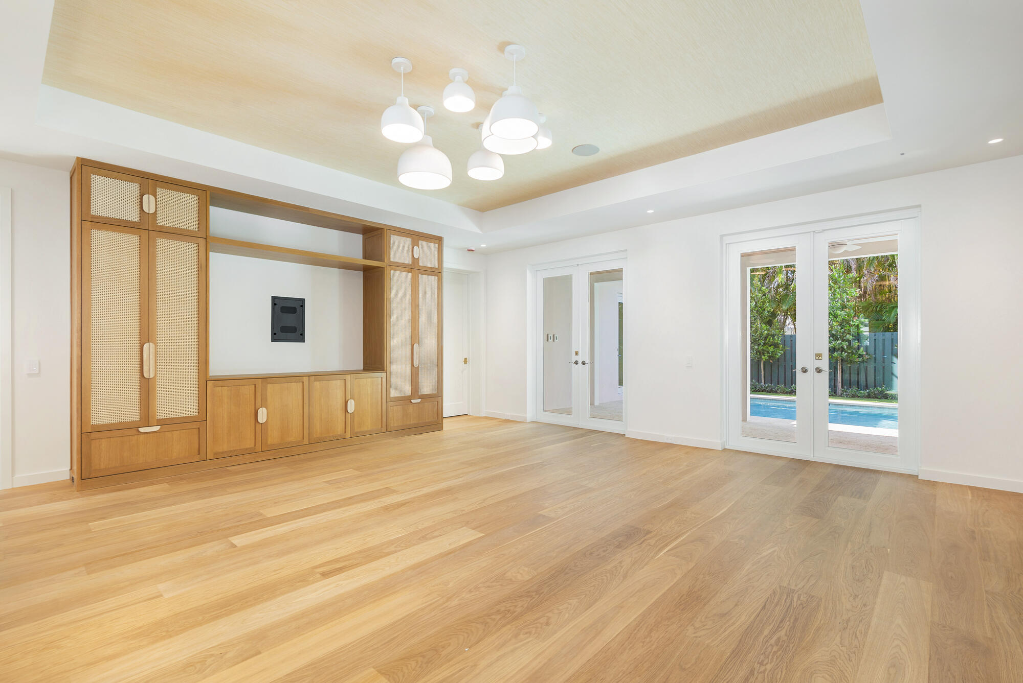 EDGEWATER - Residential