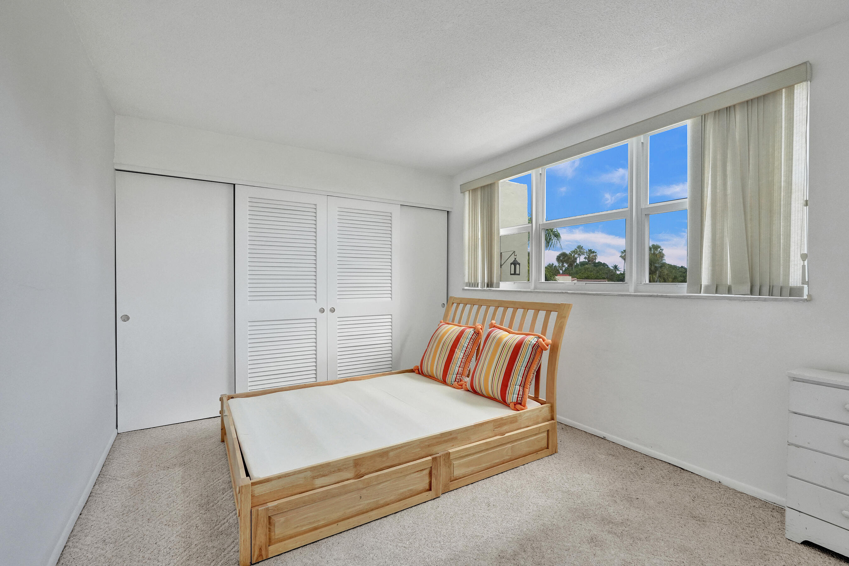 BOUNDBROOK CONDO S - Residential