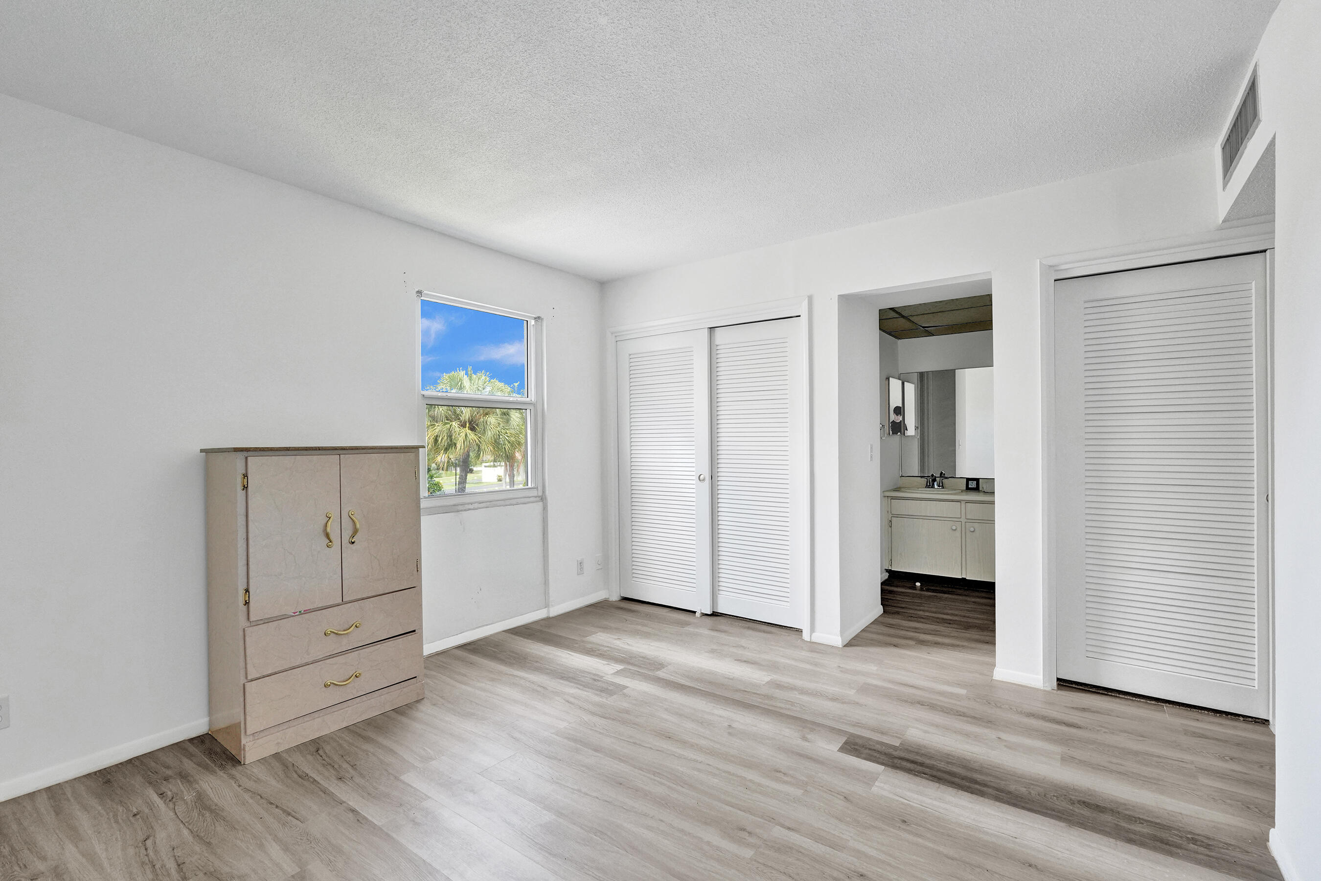 BOUNDBROOK CONDO S - Residential