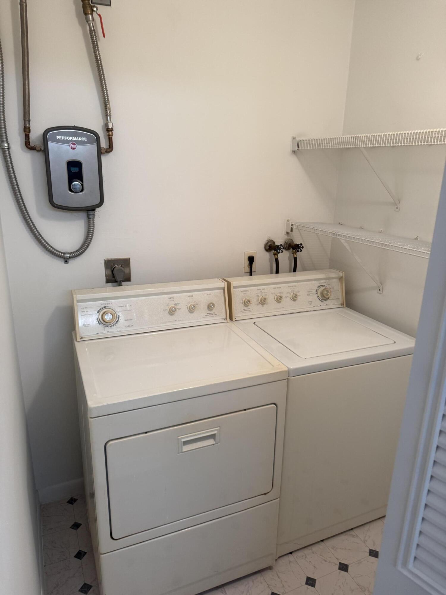 LA PINATA CONDO - Residential