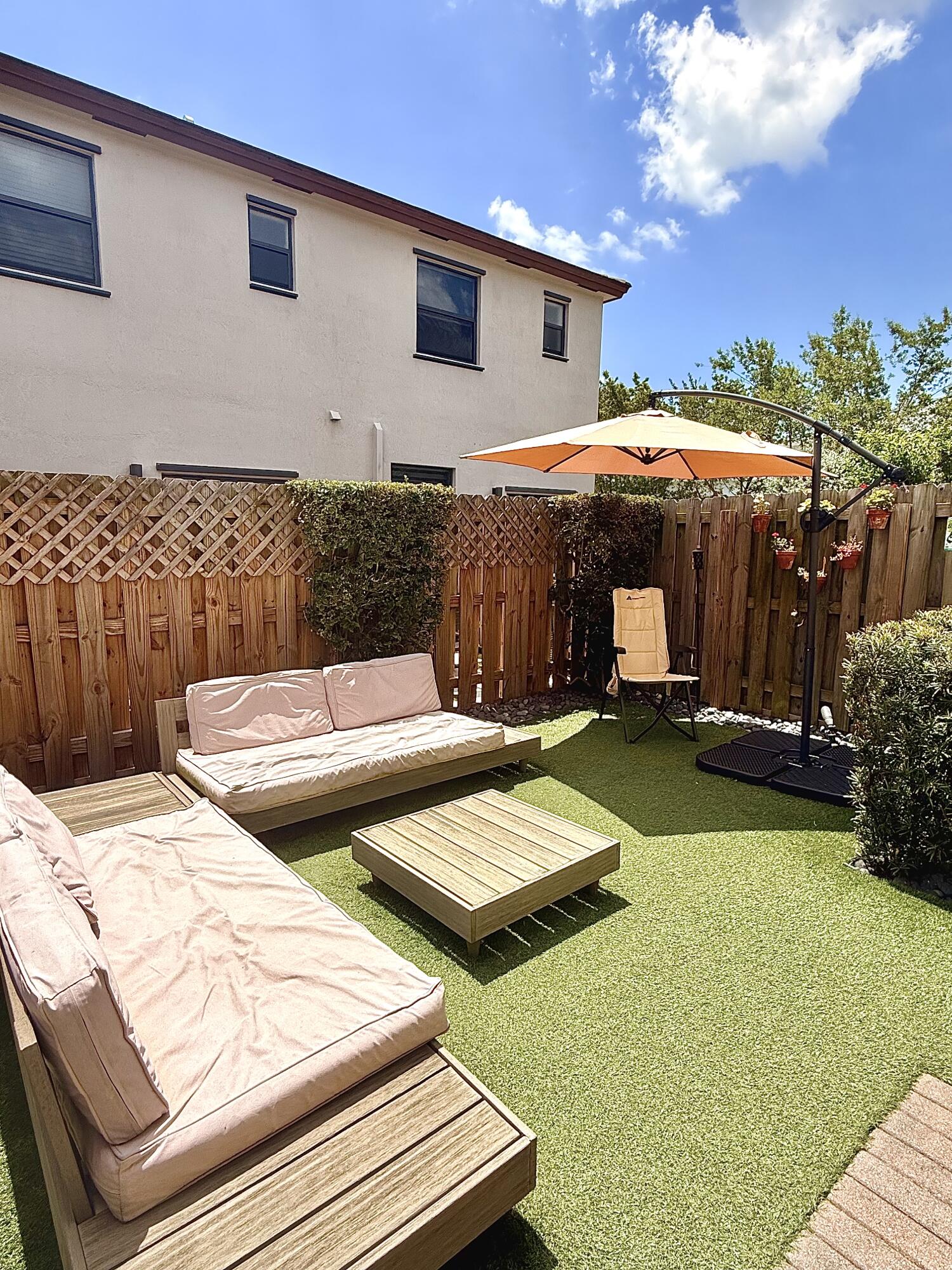 VIA VENTURA NEIGHBORHOOD 1 - Residential Lease