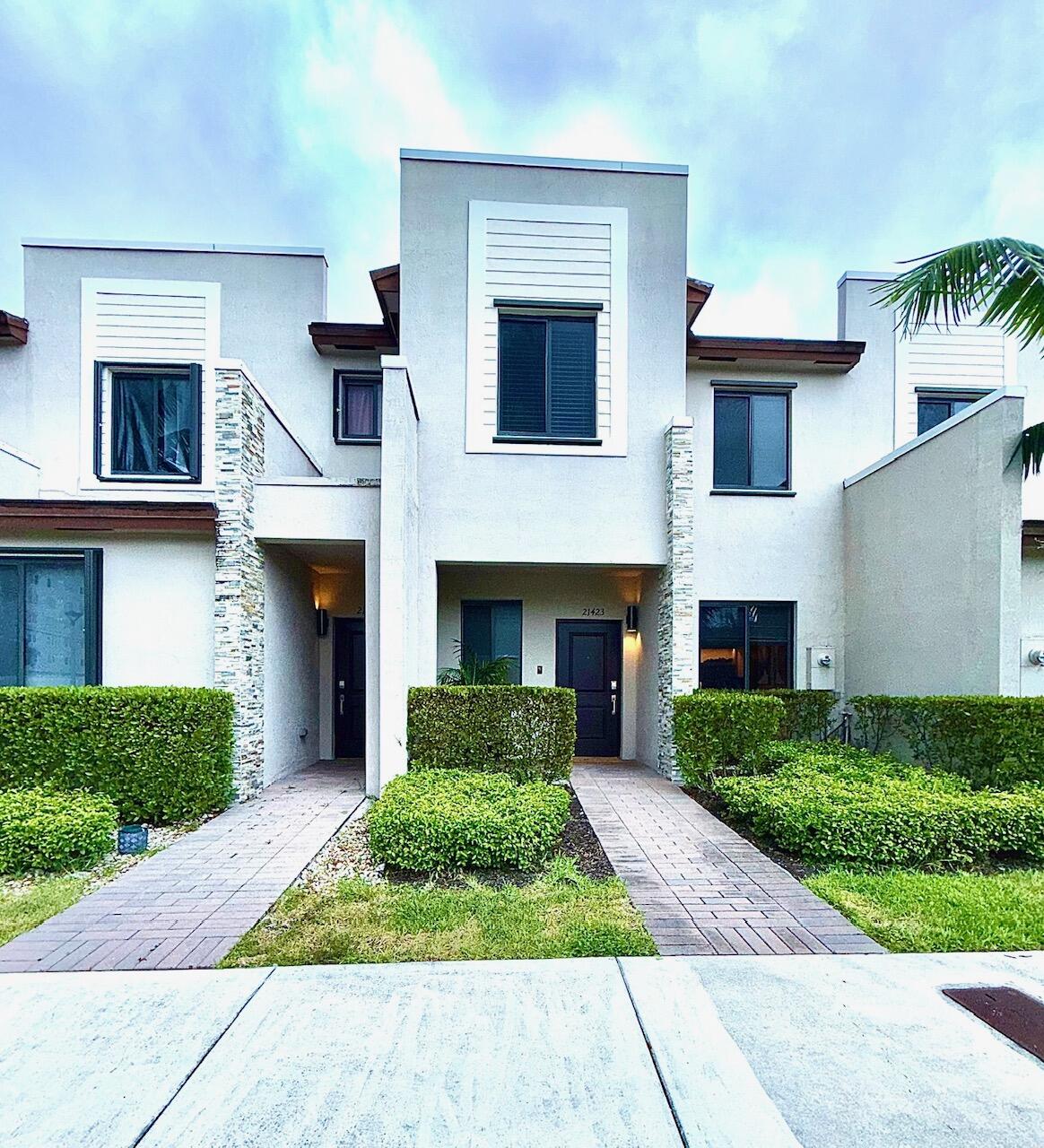 VIA VENTURA NEIGHBORHOOD 1 - Residential Lease