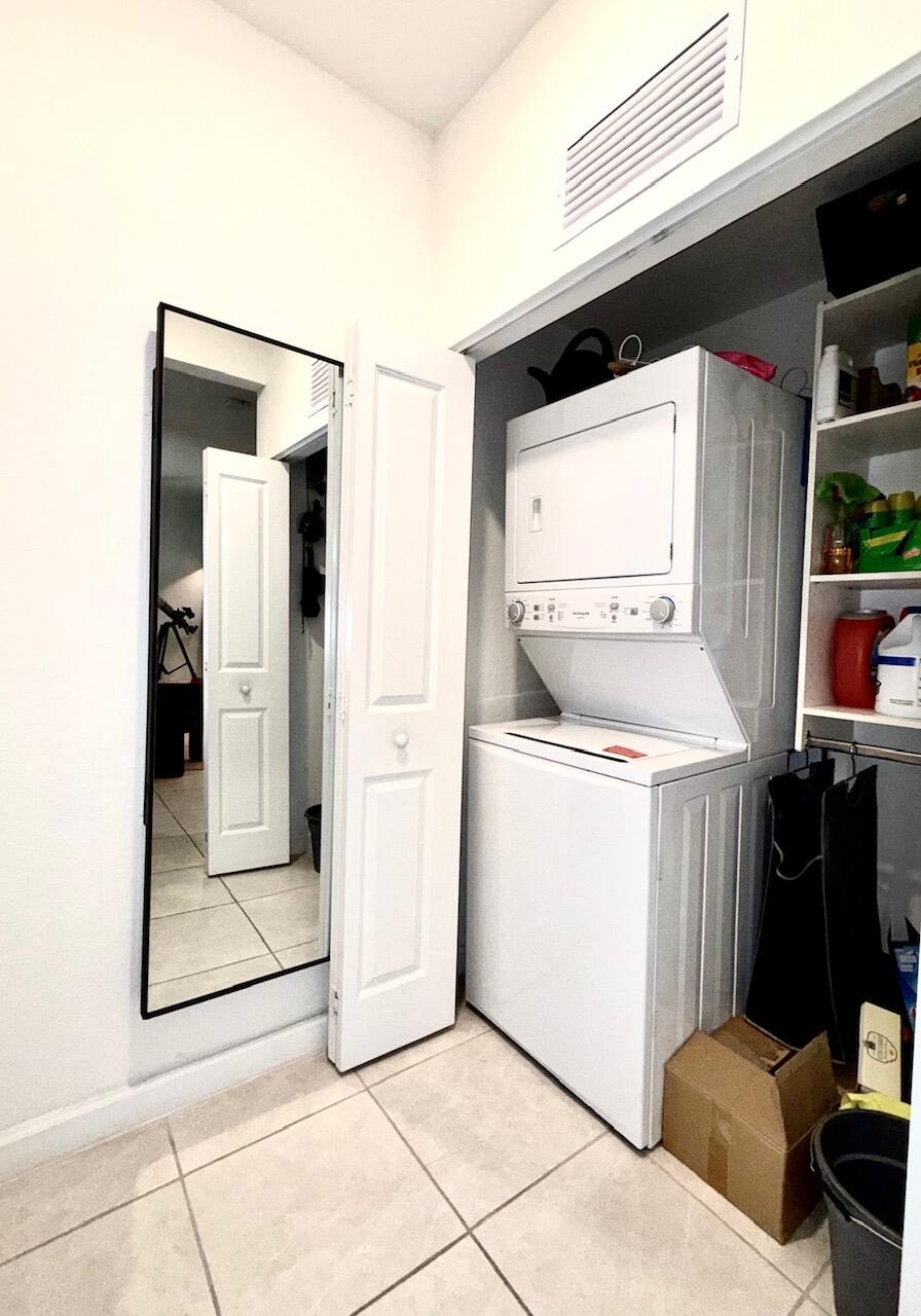 VIA VENTURA NEIGHBORHOOD 1 - Residential Lease