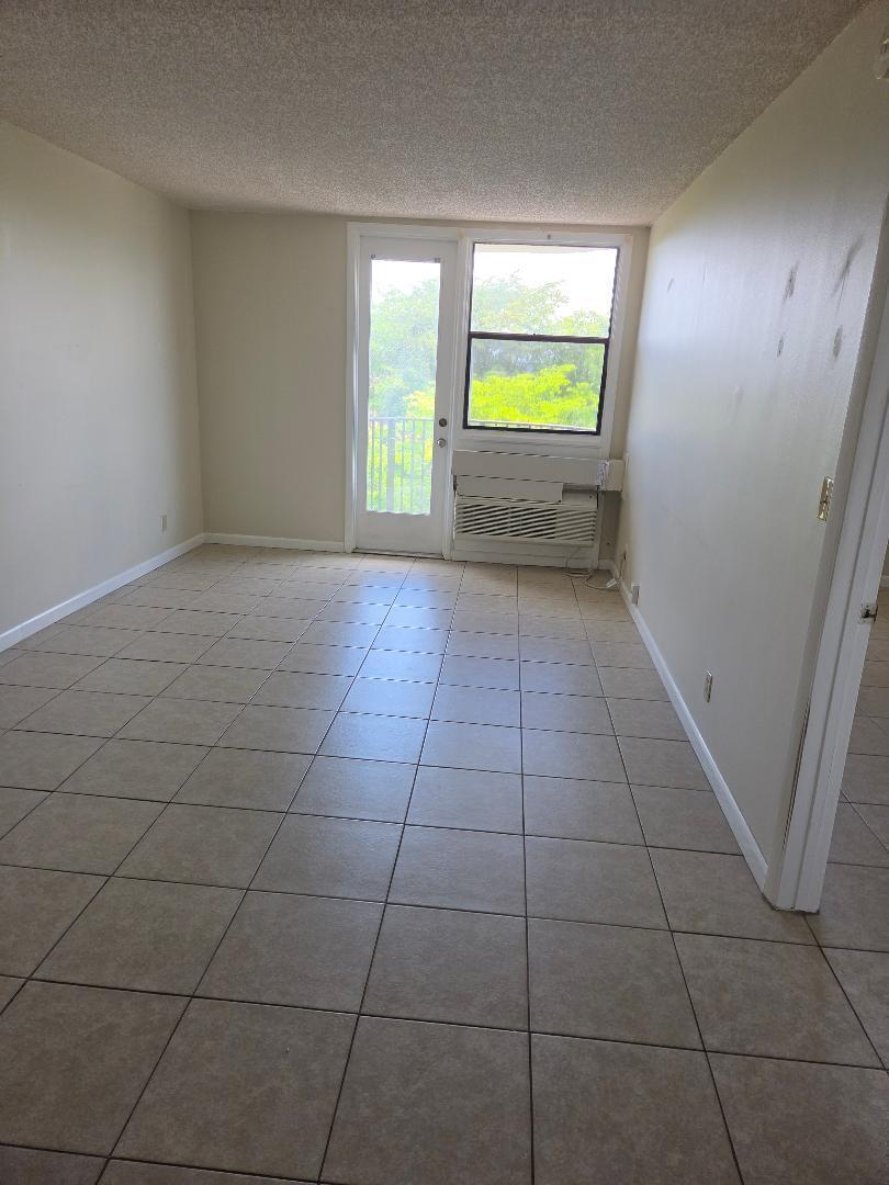CORAL SPRINGS TOWER CLUB II - Residential Lease