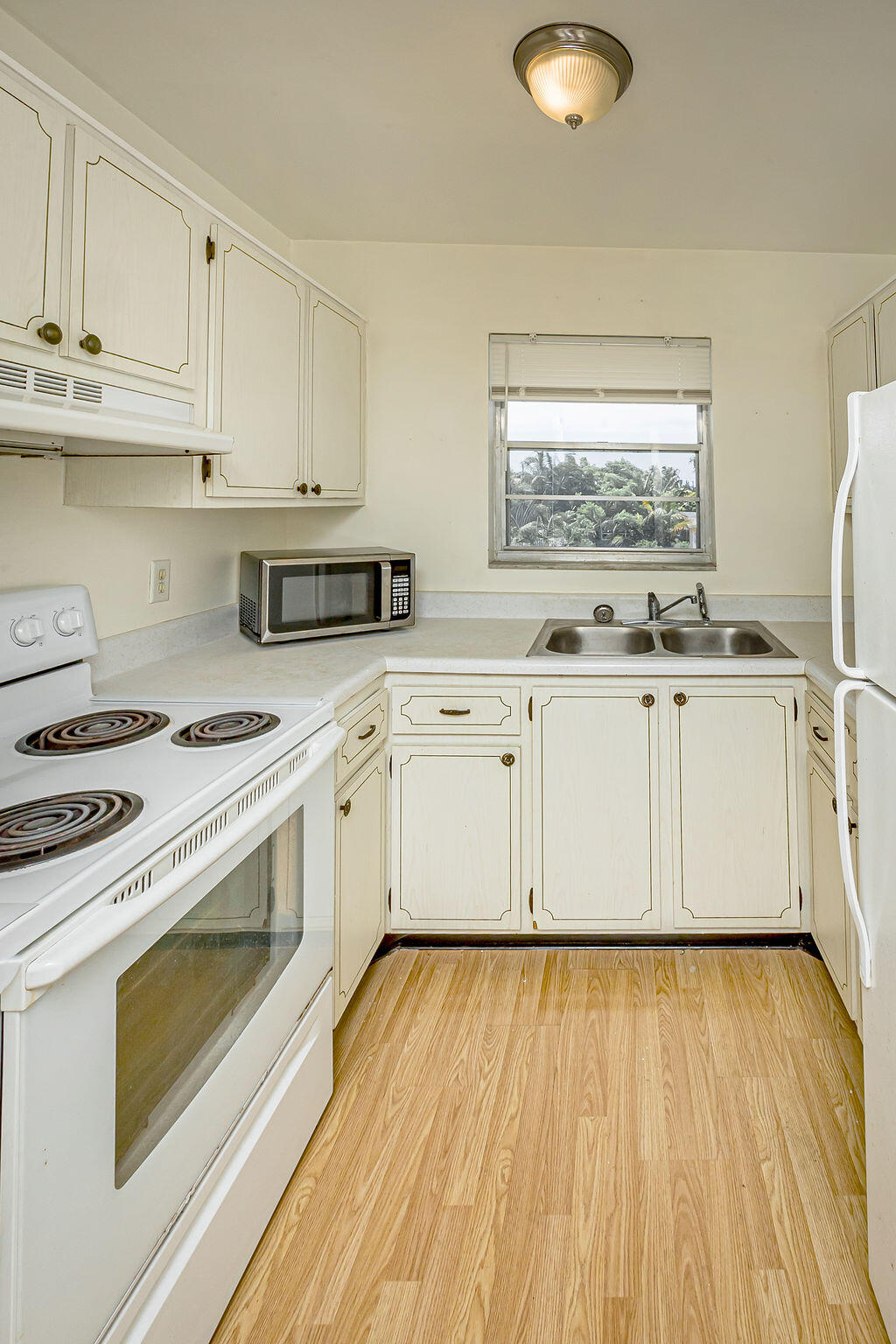 FOUR PALMS APTS CONDO - Residential