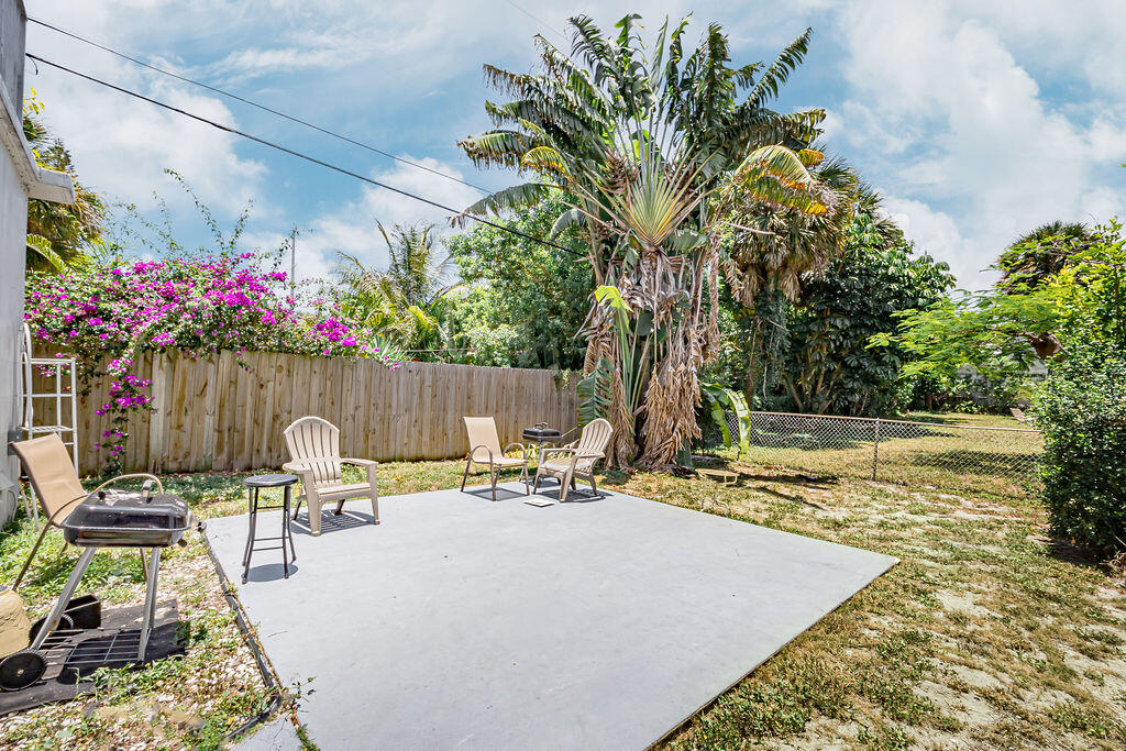 FOUR PALMS APTS CONDO - Residential