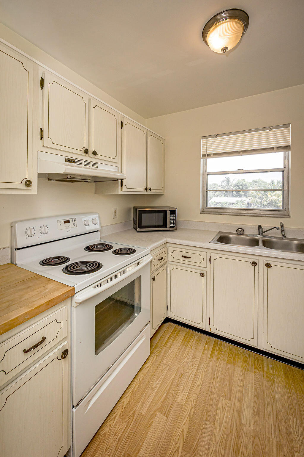 FOUR PALMS APTS CONDO - Residential