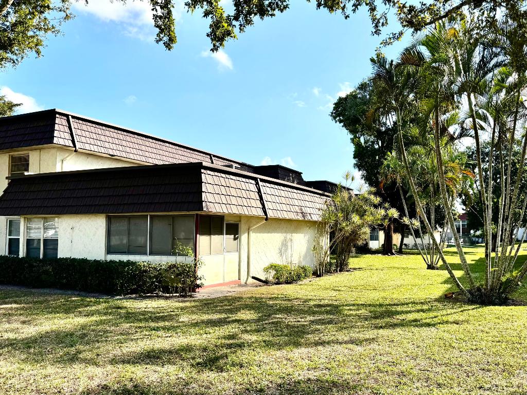 ''PRICED APPROX $45K BELOW MARKET.....GREAT FIRST FLOOR END UNIT. 55+ COMMUNITY. BOASTING 1 LARGE BEDROOM WITH ENCLOSED PATIO. BRIGHT OPEN LIVING SPACE. LARGE WALK IN CLOSET IN OWNERS SUITE. COMMUNITY FEATURES; CLUBHOUSE, POOL, SIDEWALKS ETC. SHORT WALK TO COMMONS 60 ACRE PARK. CLOSE TO TWO MAJOR HOSPITALS, PALMS WEST & WELLINGTON REGIONAL. SHOPPING & DINING JUST MINS AWAY. 
NOTE: PROPERTY IS BEING SOLD AS IS. GREAT OPPORTUNITY !!!