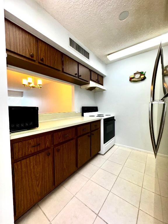 GREENWAY VILLAGE SOUTH CONDO 1 - Residential