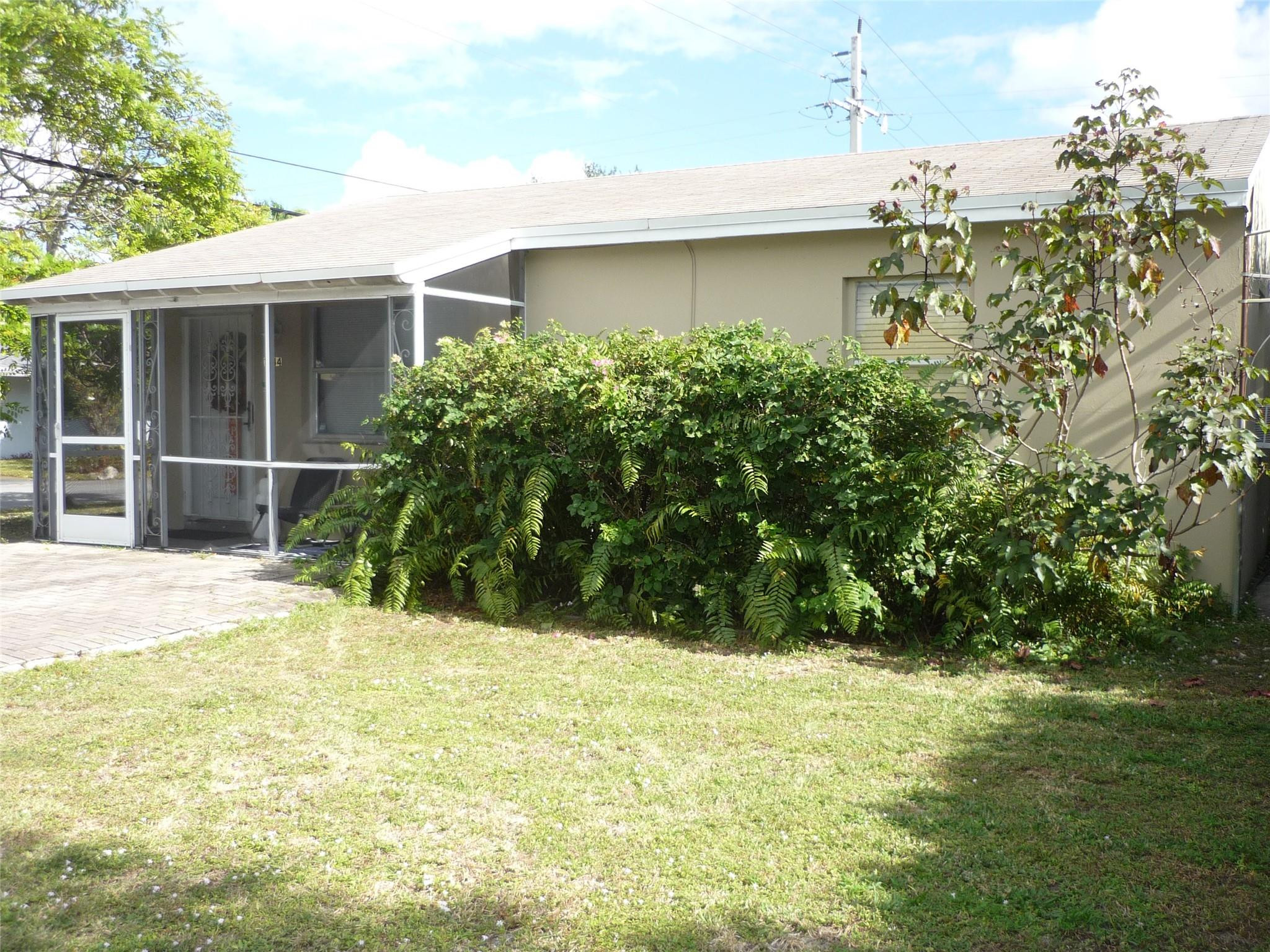 LEGAL DUPLEX NEAR FORT LAUDERDALE HIGH, WILTON MANORS, FORT LAUD BEACH AND DOWN TOWN FORT LAUDERDALE. CORNER LOT. 2 SEPARATE DRIVEWAYS, ENTRANCES AND OUTSIDE LIVING SPACE. LIVE IN ONE UNIT AND ADDED INCOME FROM THE OTHER. 2 BEDROOM 2 BATH UNIT HAS WOOD FLOORS,SCREENED PORCH AND A 3rd BEDROOM WITH WASHER AND DRYER. 1 BEDROOM HAS ADDITIONAL FLORIDA ROOM. RENTS ARE VERY LOW, LONG TERM TENANTS. 2 ELECTRIC METERS. 2 WATER METERS.
