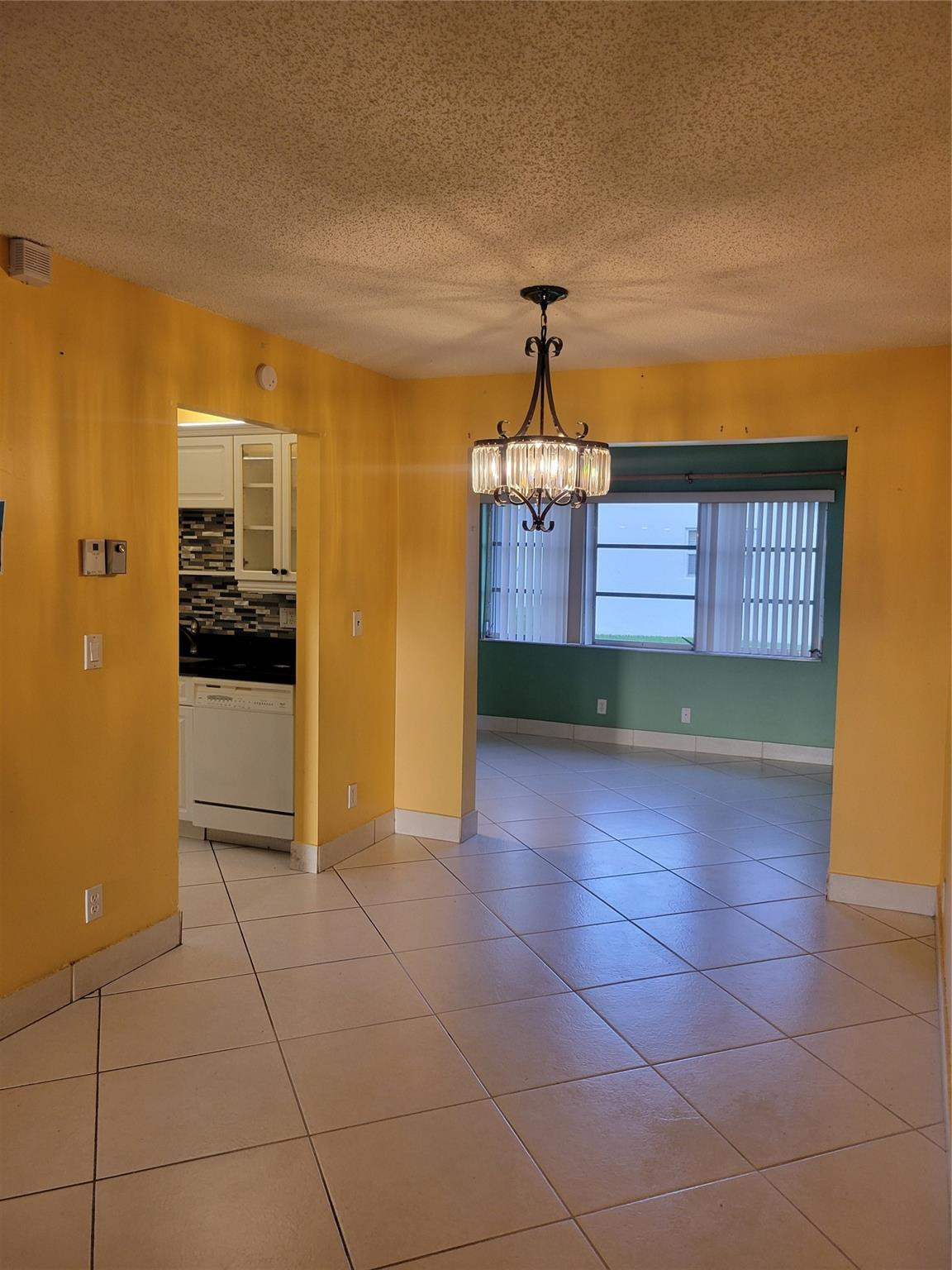 Lauderdale West 3 Sec 83- - Residential