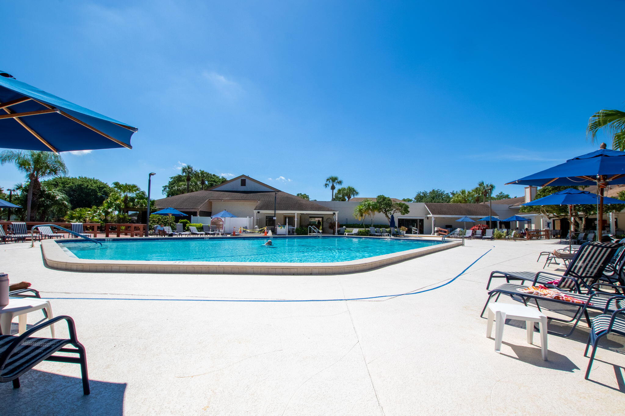 LAKESIDE CONDO 9 OF BANYAN SPRINGS - Residential