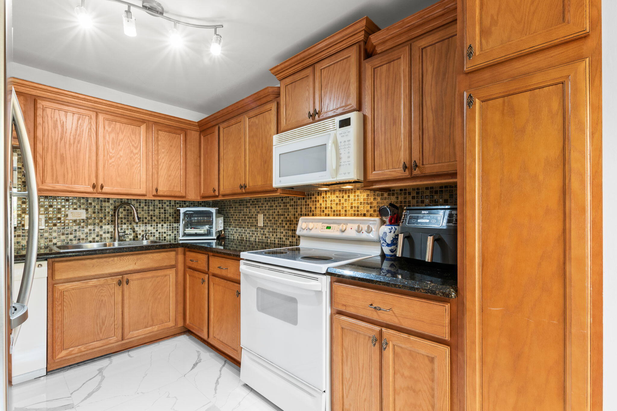 LAKESIDE CONDO 9 OF BANYAN SPRINGS - Residential