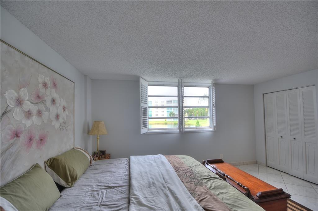 Meadowbrook Lakes View - Residential
