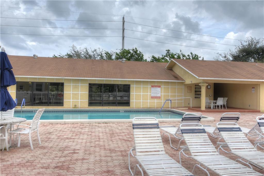Meadowbrook Lakes View - Residential