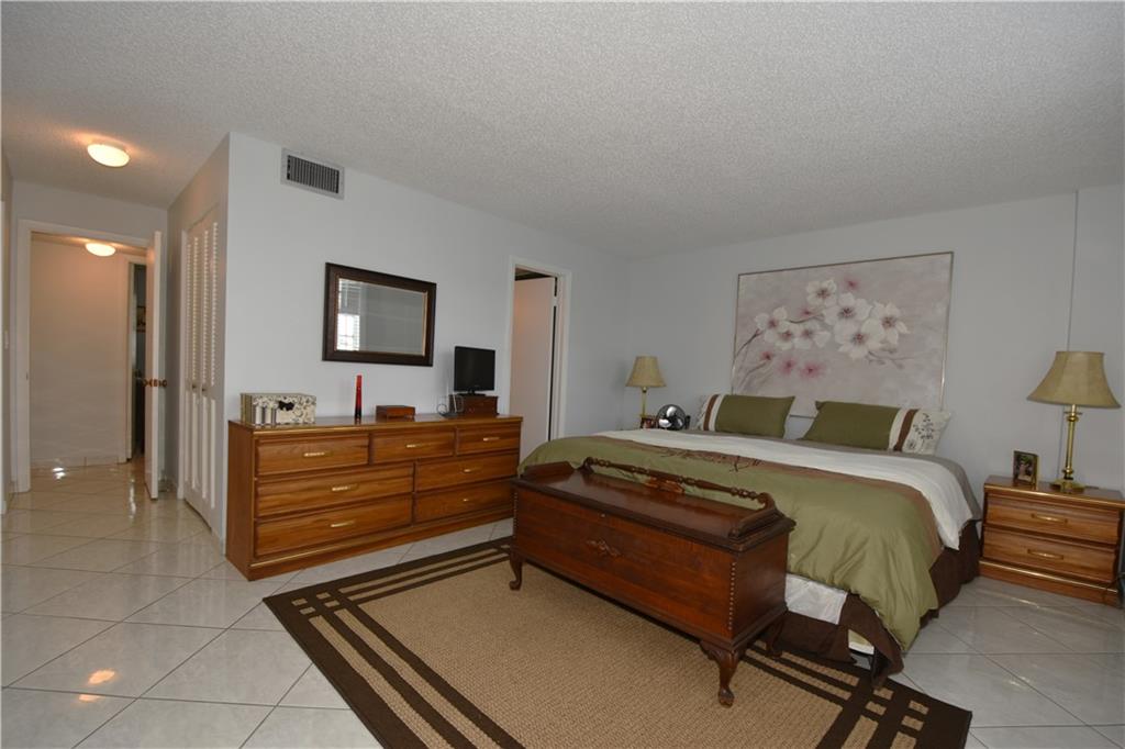 Meadowbrook Lakes View - Residential