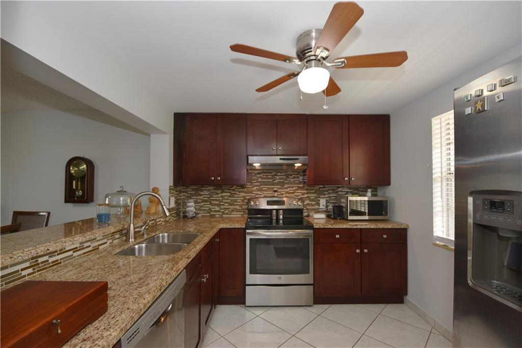 Meadowbrook Lakes View - Residential