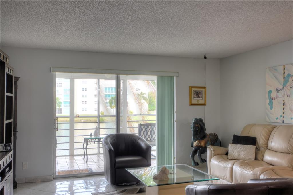 Meadowbrook Lakes View - Residential