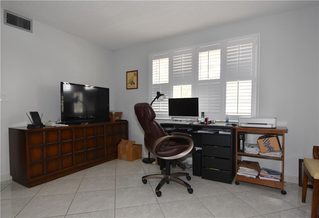 Meadowbrook Lakes View - Residential