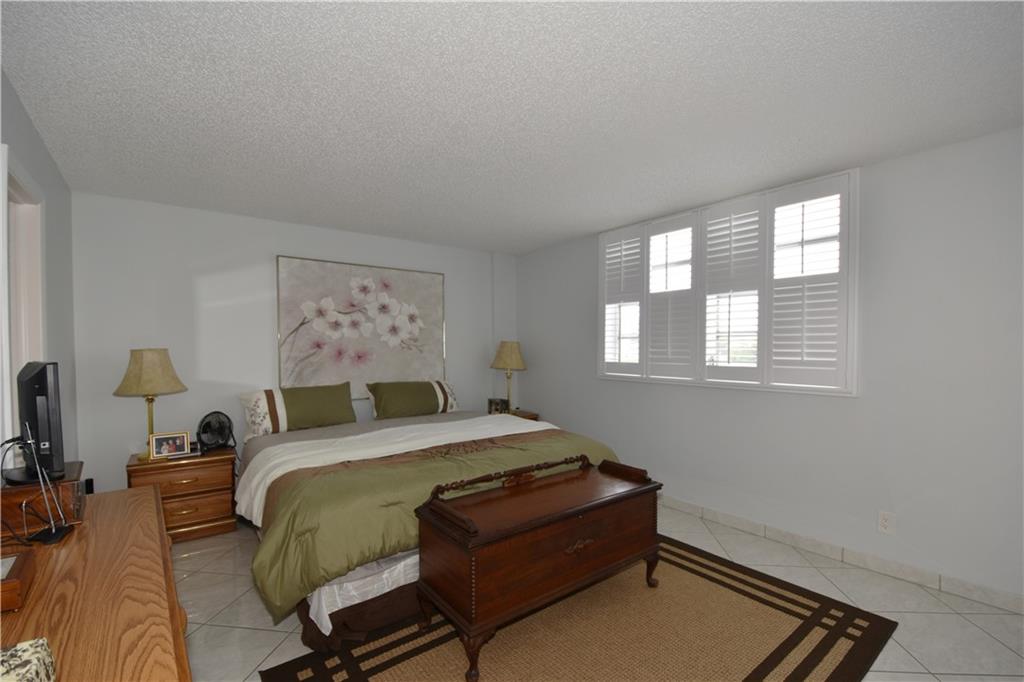 Meadowbrook Lakes View - Residential