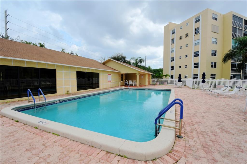 Meadowbrook Lakes View - Residential