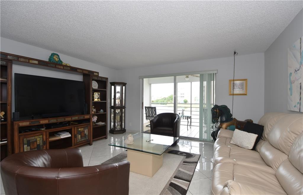 Meadowbrook Lakes View - Residential