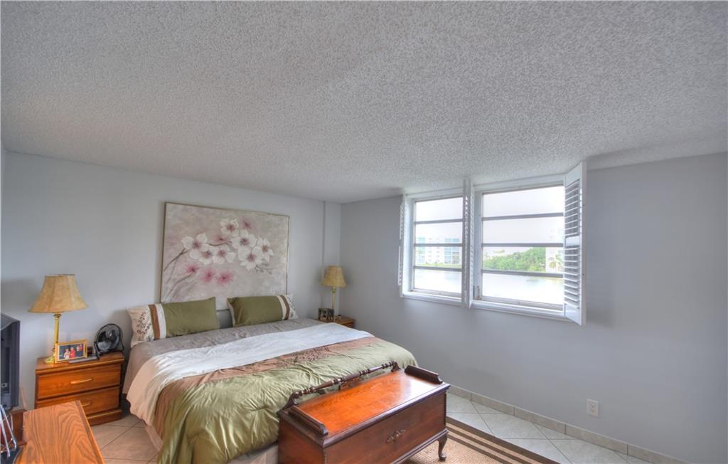 Meadowbrook Lakes View - Residential
