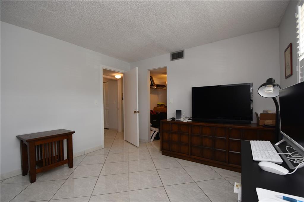 Meadowbrook Lakes View - Residential