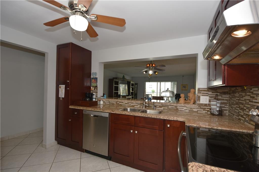 Meadowbrook Lakes View - Residential