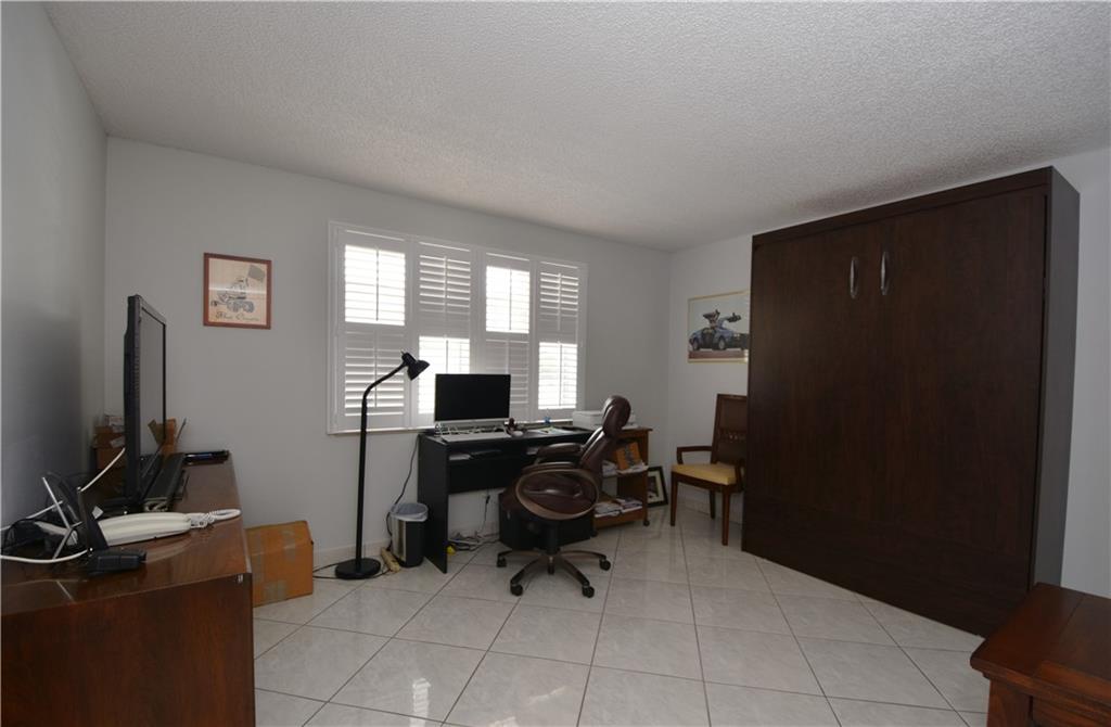 Meadowbrook Lakes View - Residential