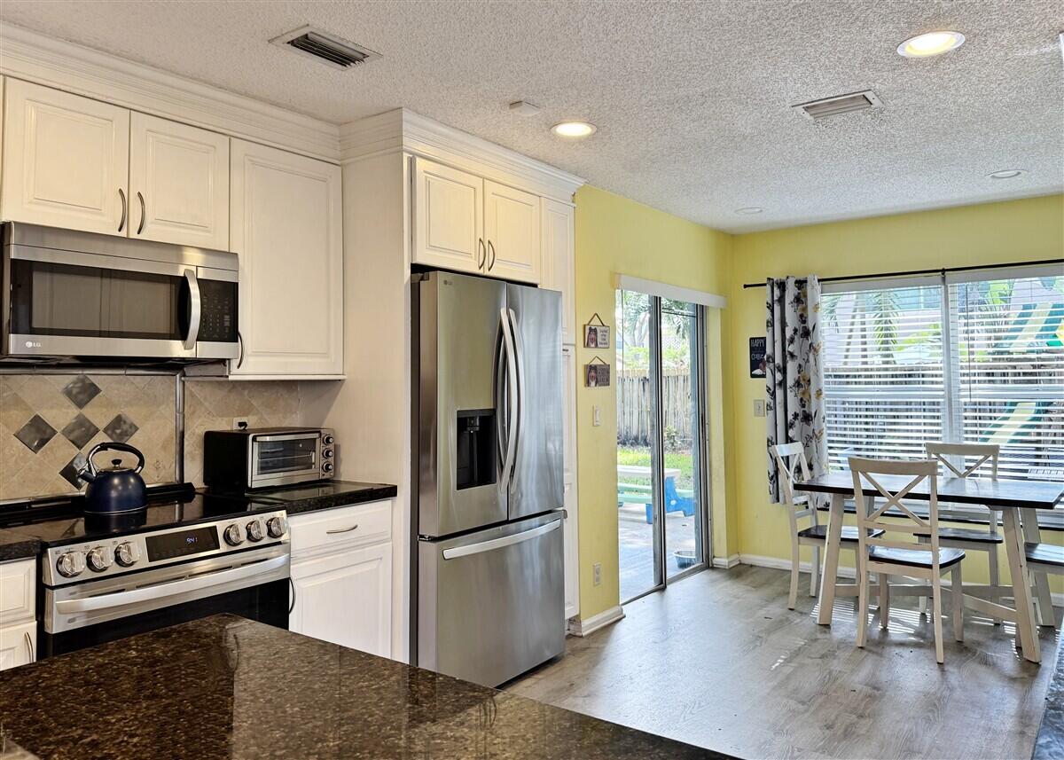 BRIDGEWATER AT PLANTATION - Residential