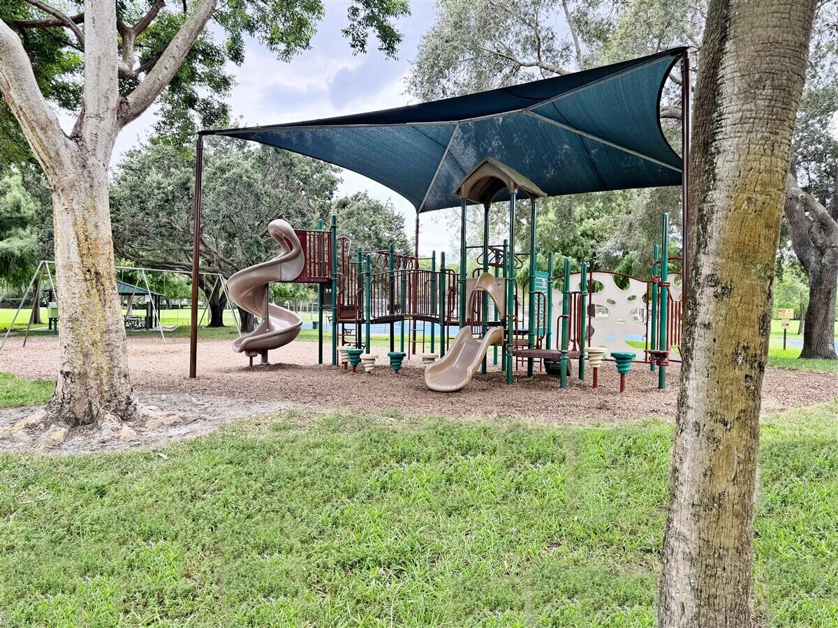 BRIDGEWATER AT PLANTATION - Residential