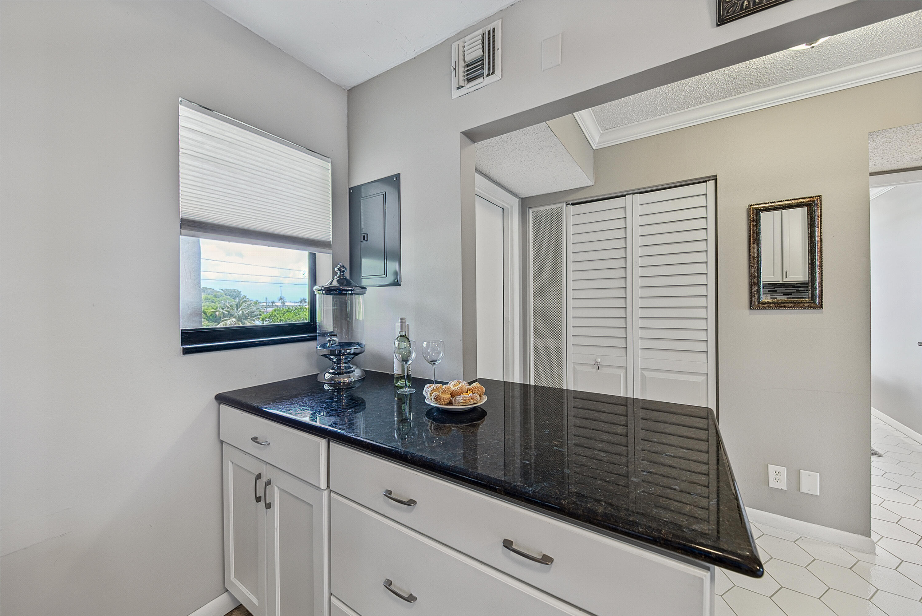 CORAL TOWERS CONDO - Residential