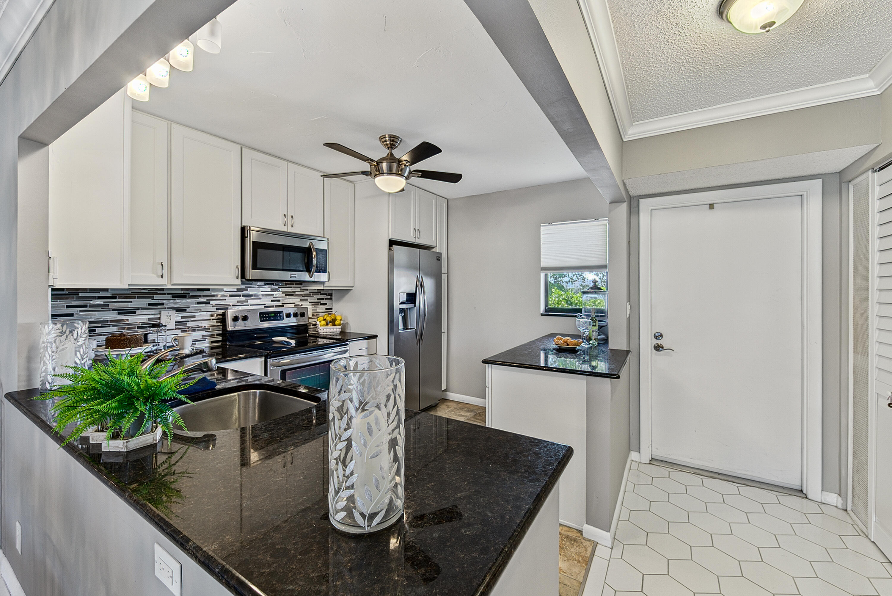 CORAL TOWERS CONDO - Residential
