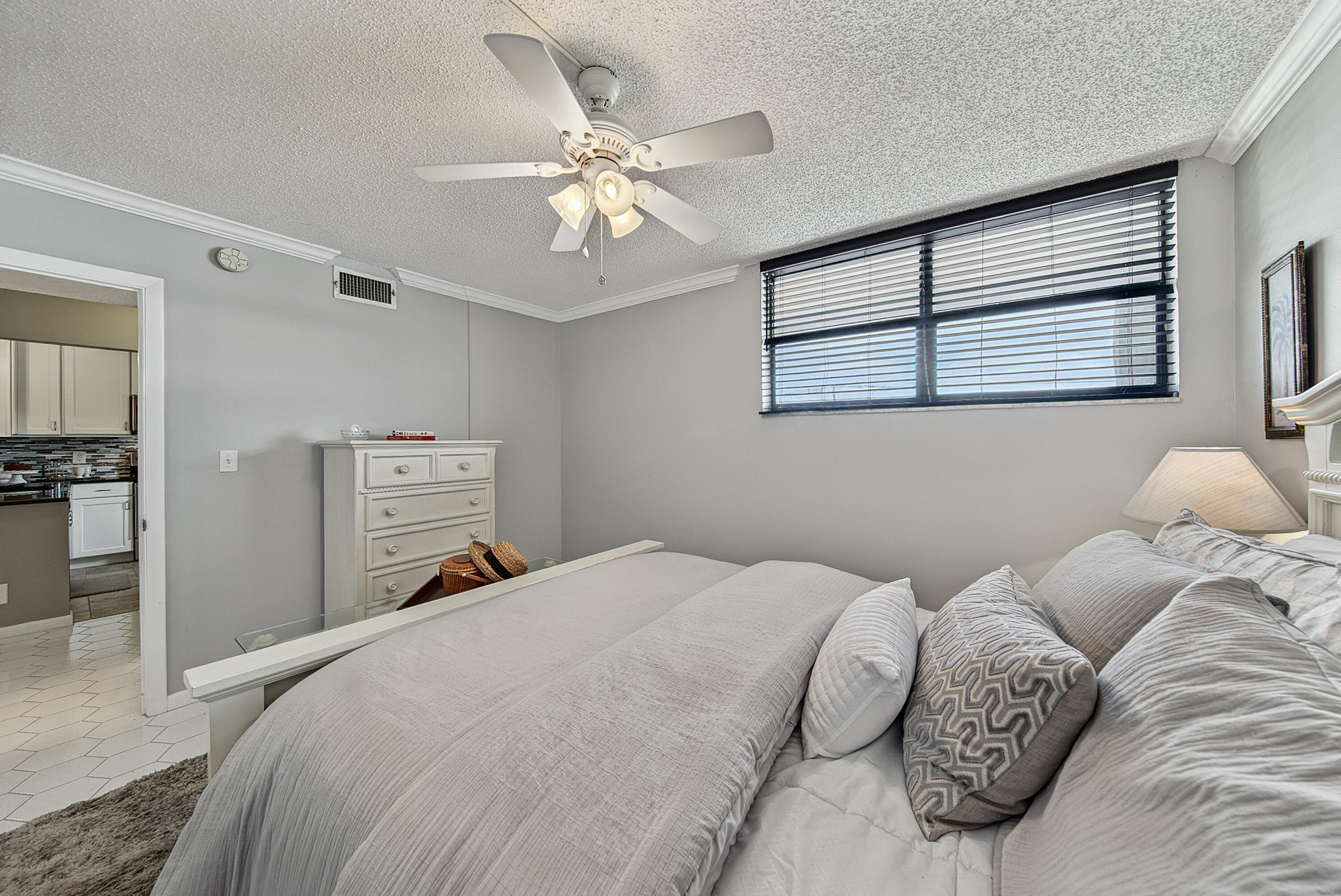 CORAL TOWERS CONDO - Residential