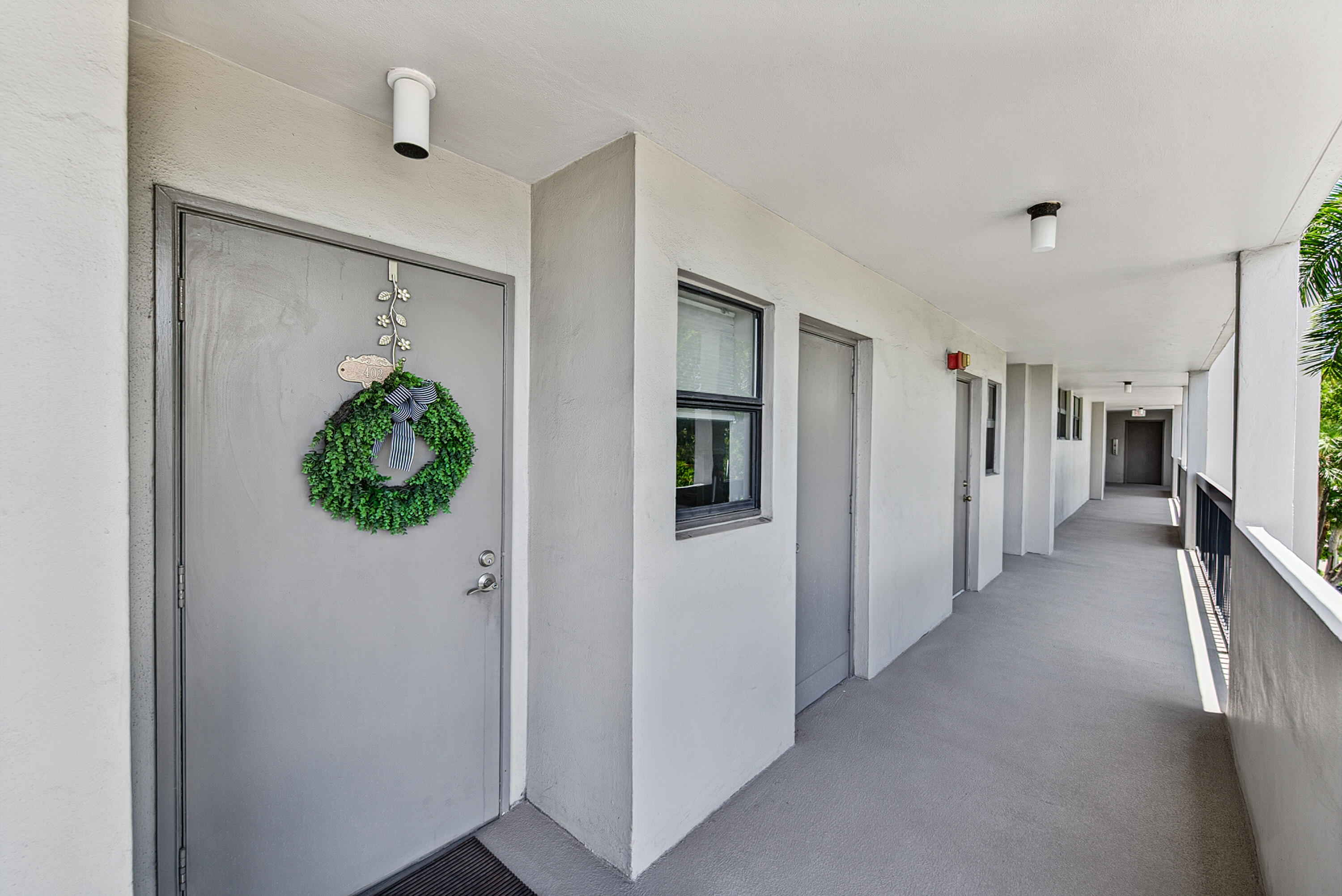 CORAL TOWERS CONDO - Residential