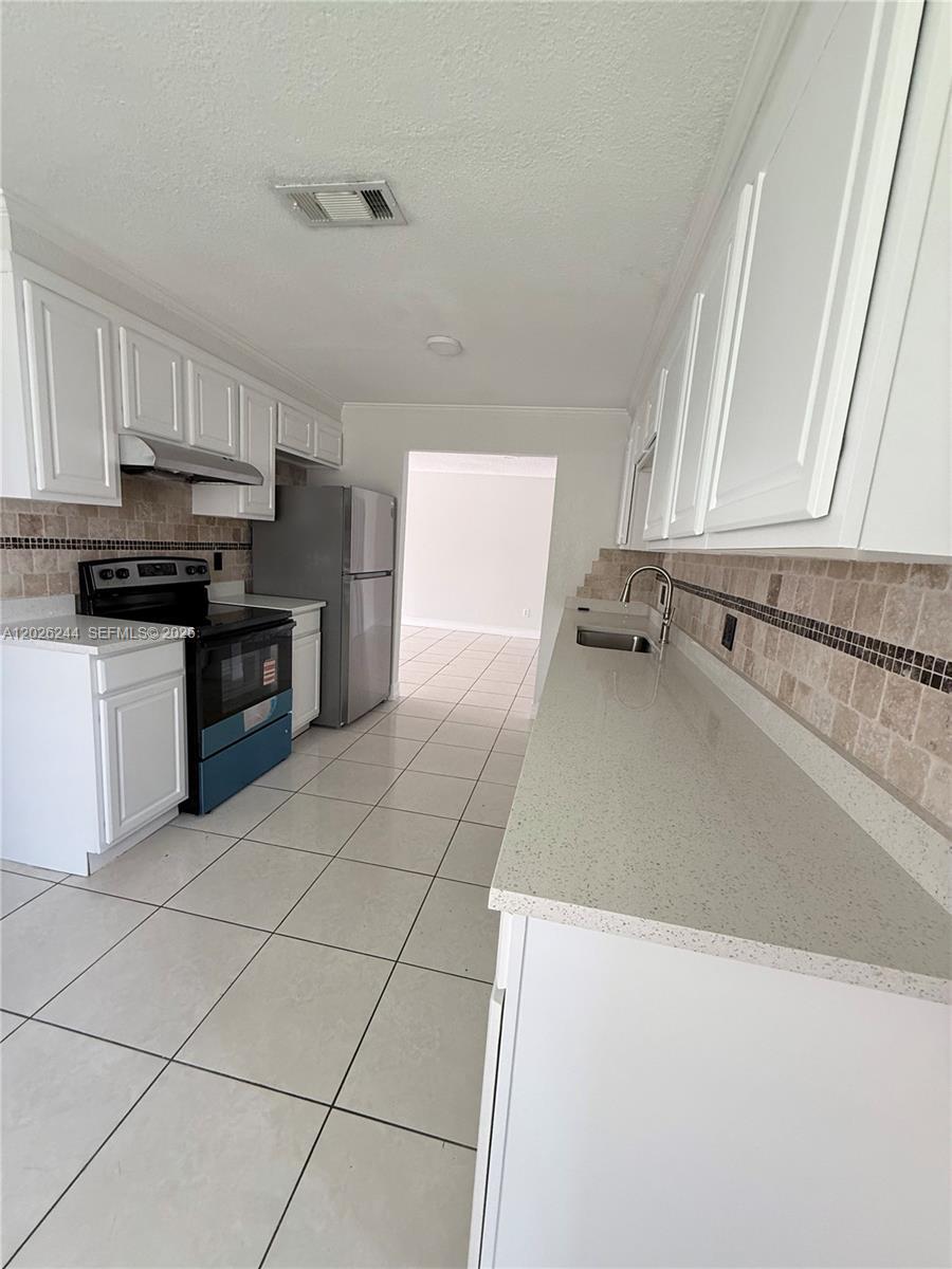 SANDALFOOT COVE SEC 5 - Residential Lease