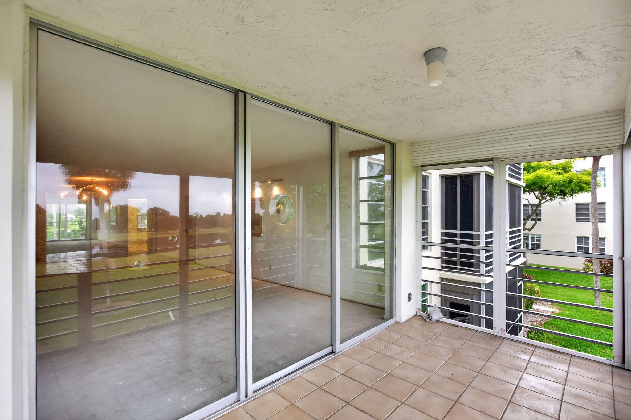 NO 124 PALM-AIRE COUNTRY CLUB - Residential