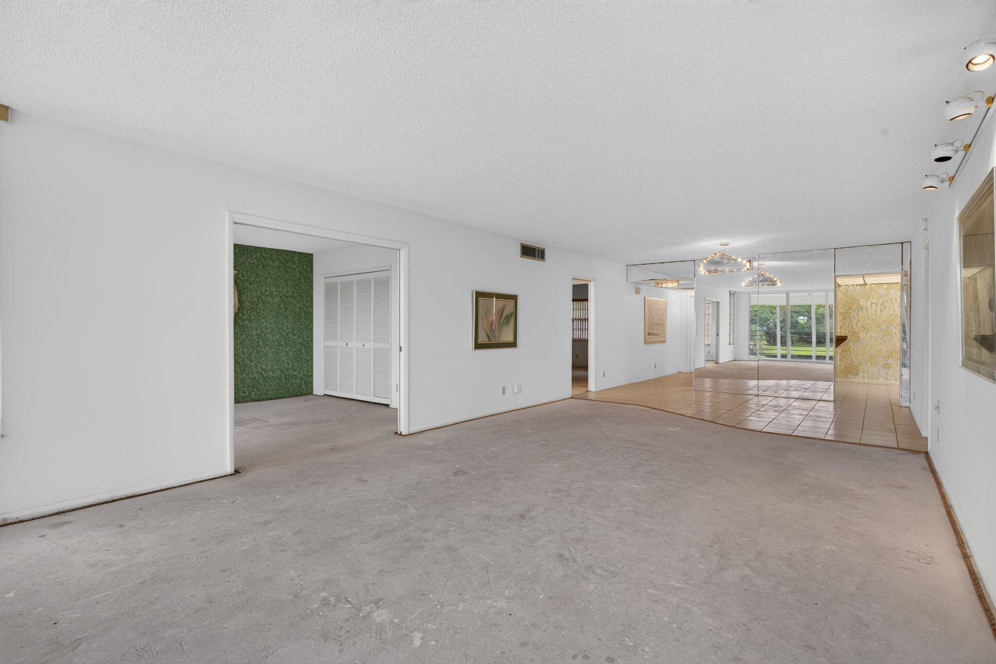 NO 124 PALM-AIRE COUNTRY CLUB - Residential