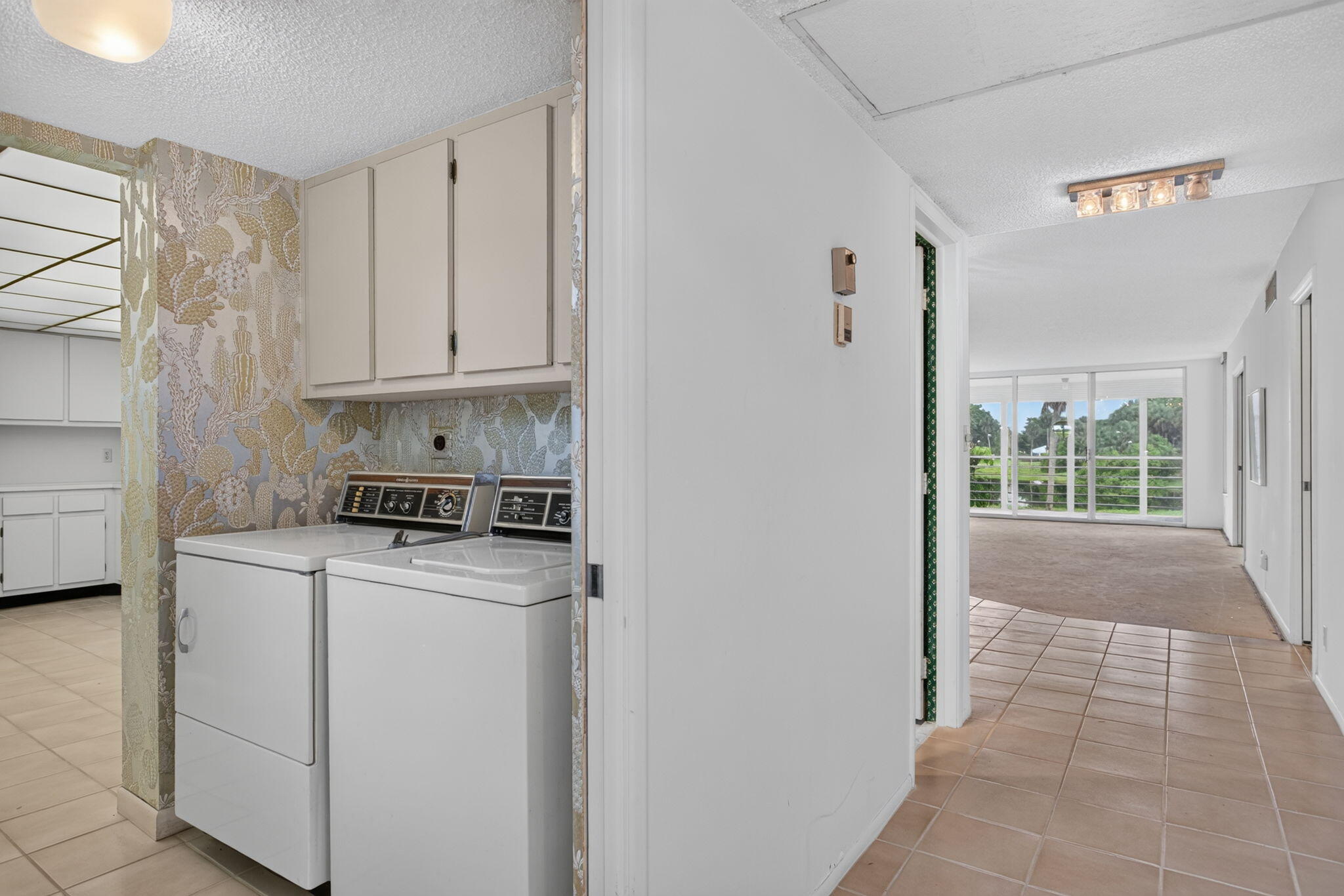 NO 124 PALM-AIRE COUNTRY CLUB - Residential