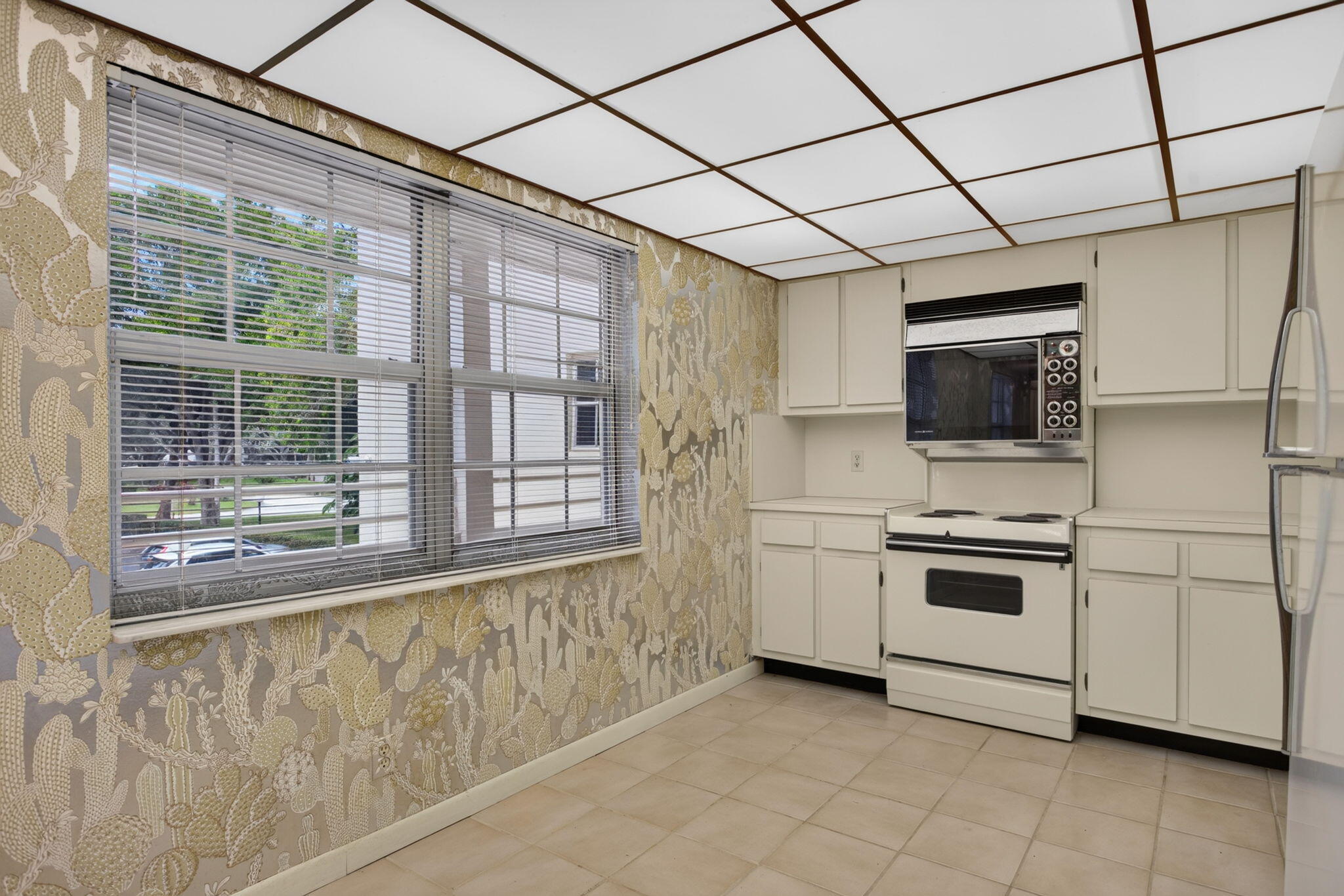 NO 124 PALM-AIRE COUNTRY CLUB - Residential