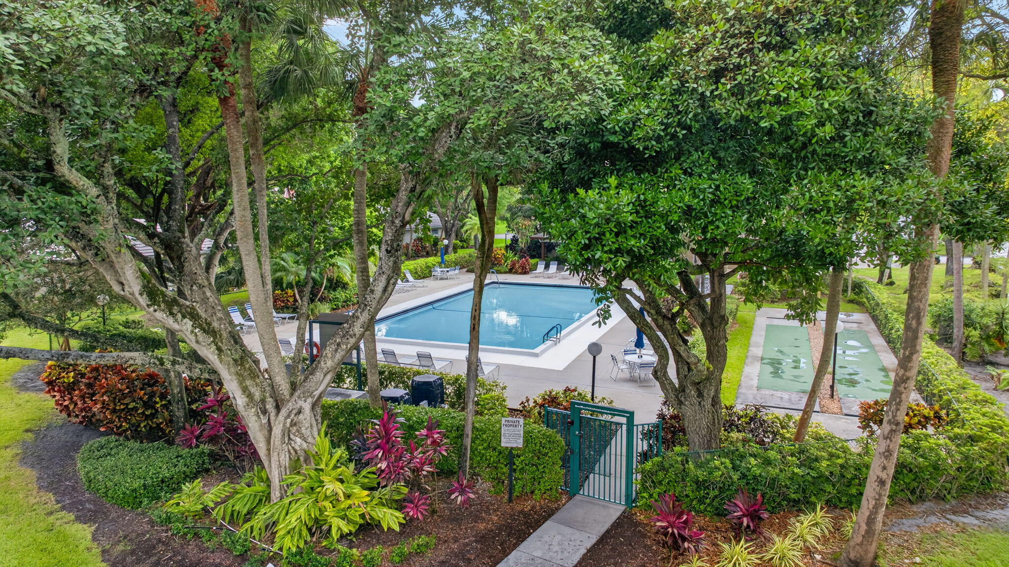 NO 124 PALM-AIRE COUNTRY CLUB - Residential