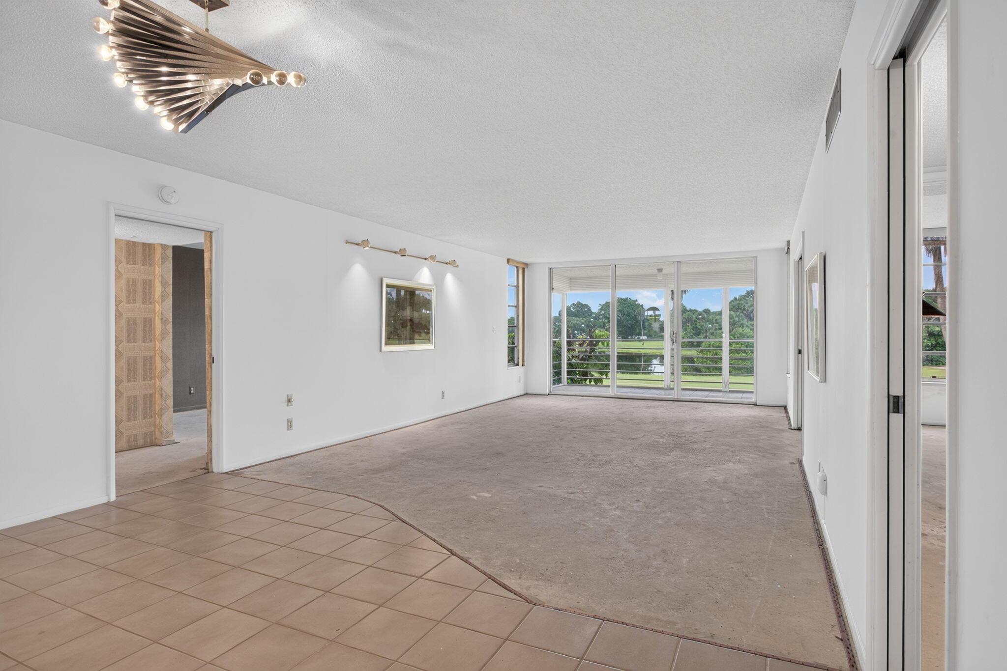 NO 124 PALM-AIRE COUNTRY CLUB - Residential