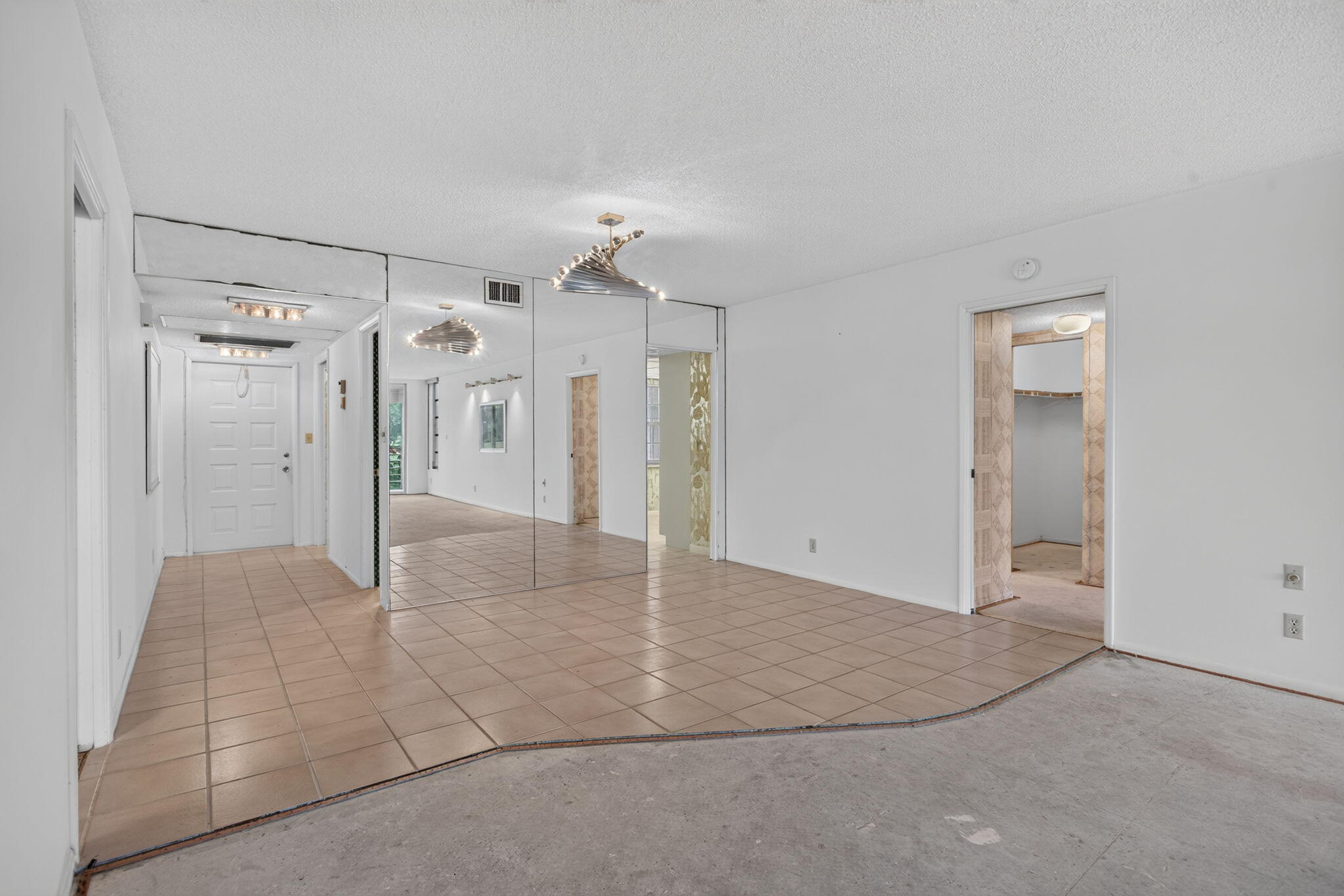NO 124 PALM-AIRE COUNTRY CLUB - Residential