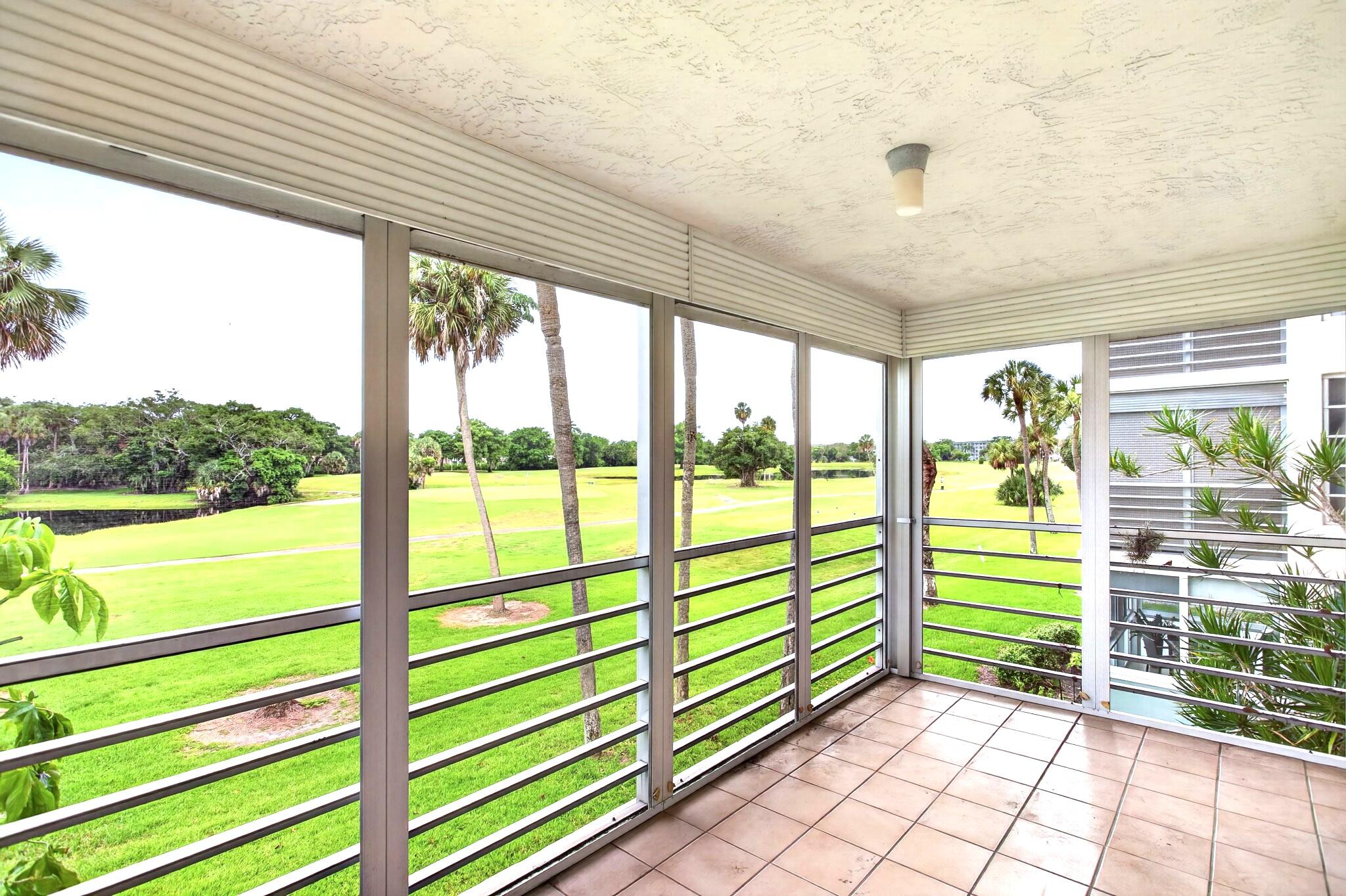 NO 124 PALM-AIRE COUNTRY CLUB - Residential