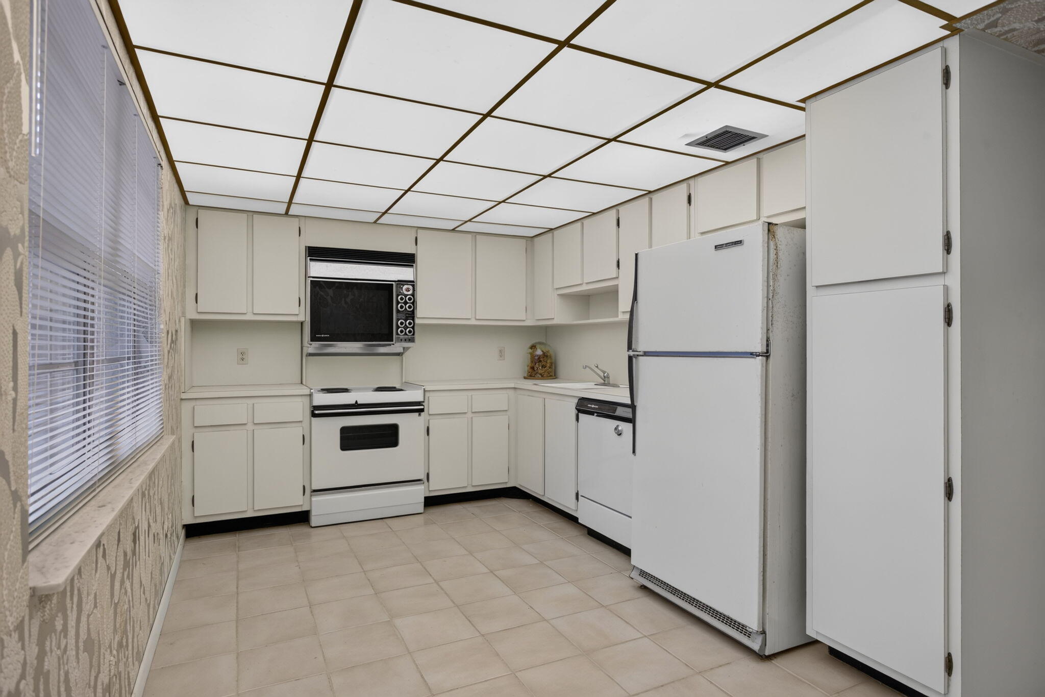 NO 124 PALM-AIRE COUNTRY CLUB - Residential