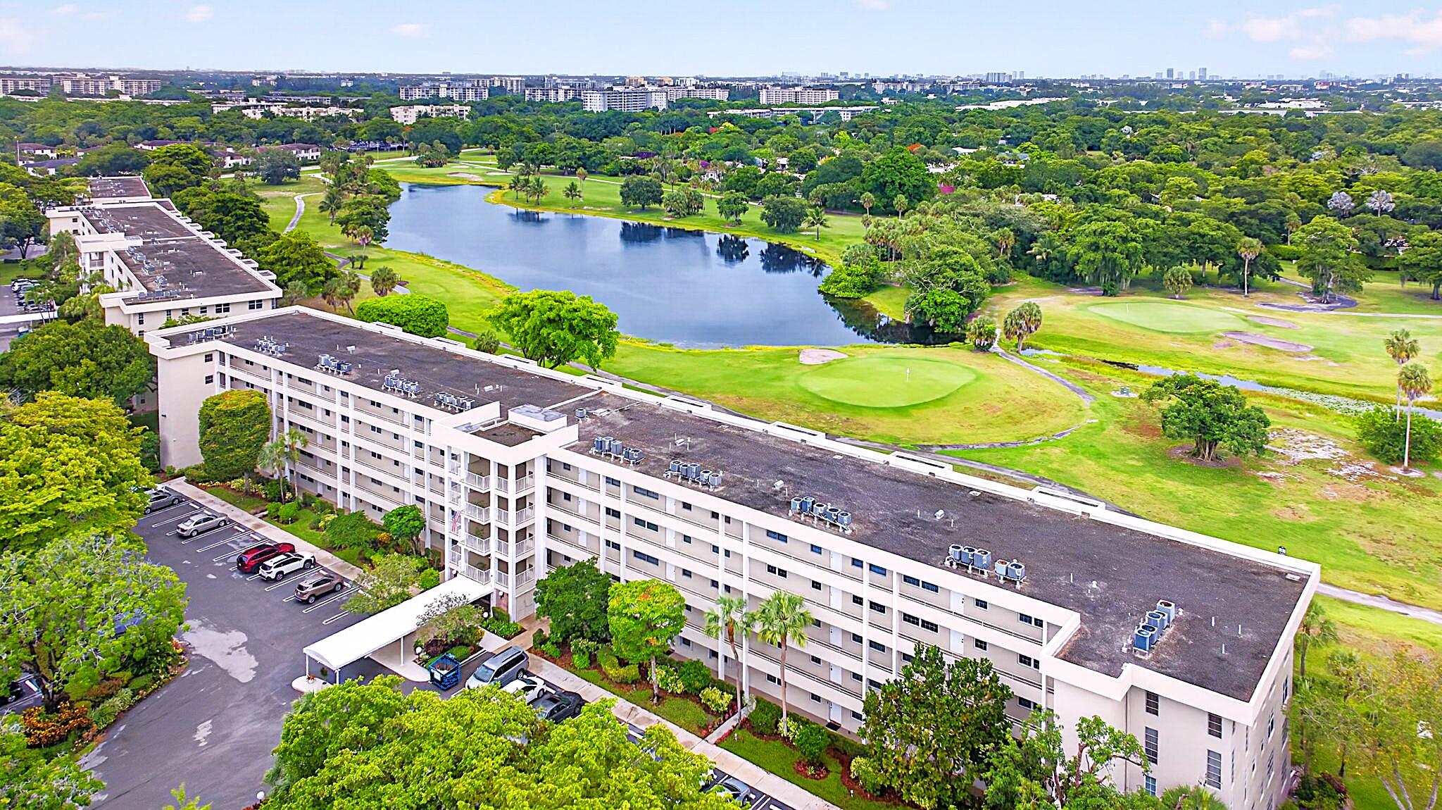 NO 124 PALM-AIRE COUNTRY CLUB - Residential