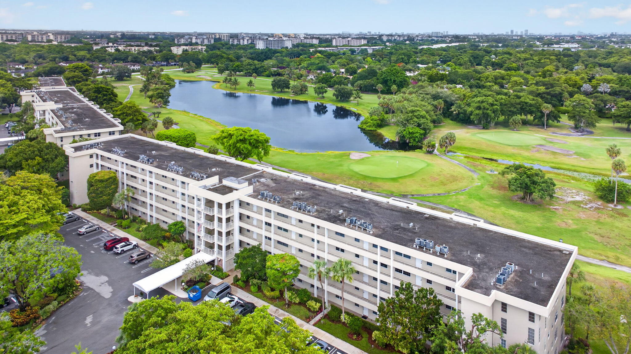 NO 124 PALM-AIRE COUNTRY CLUB - Residential