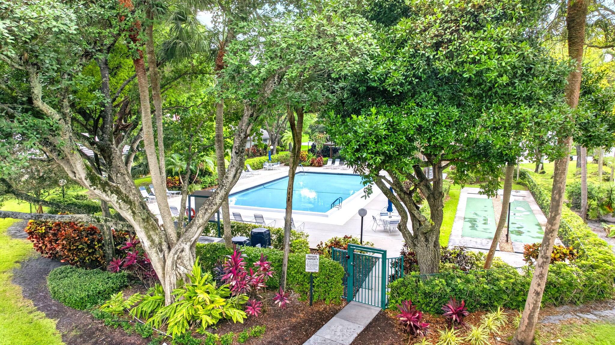 NO 124 PALM-AIRE COUNTRY CLUB - Residential
